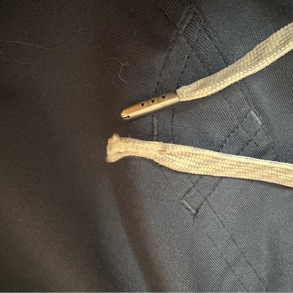 Vuori Men's Sunday Performance Jogger in the color Ink Heather or Navy Blue - Picture 9 of 13